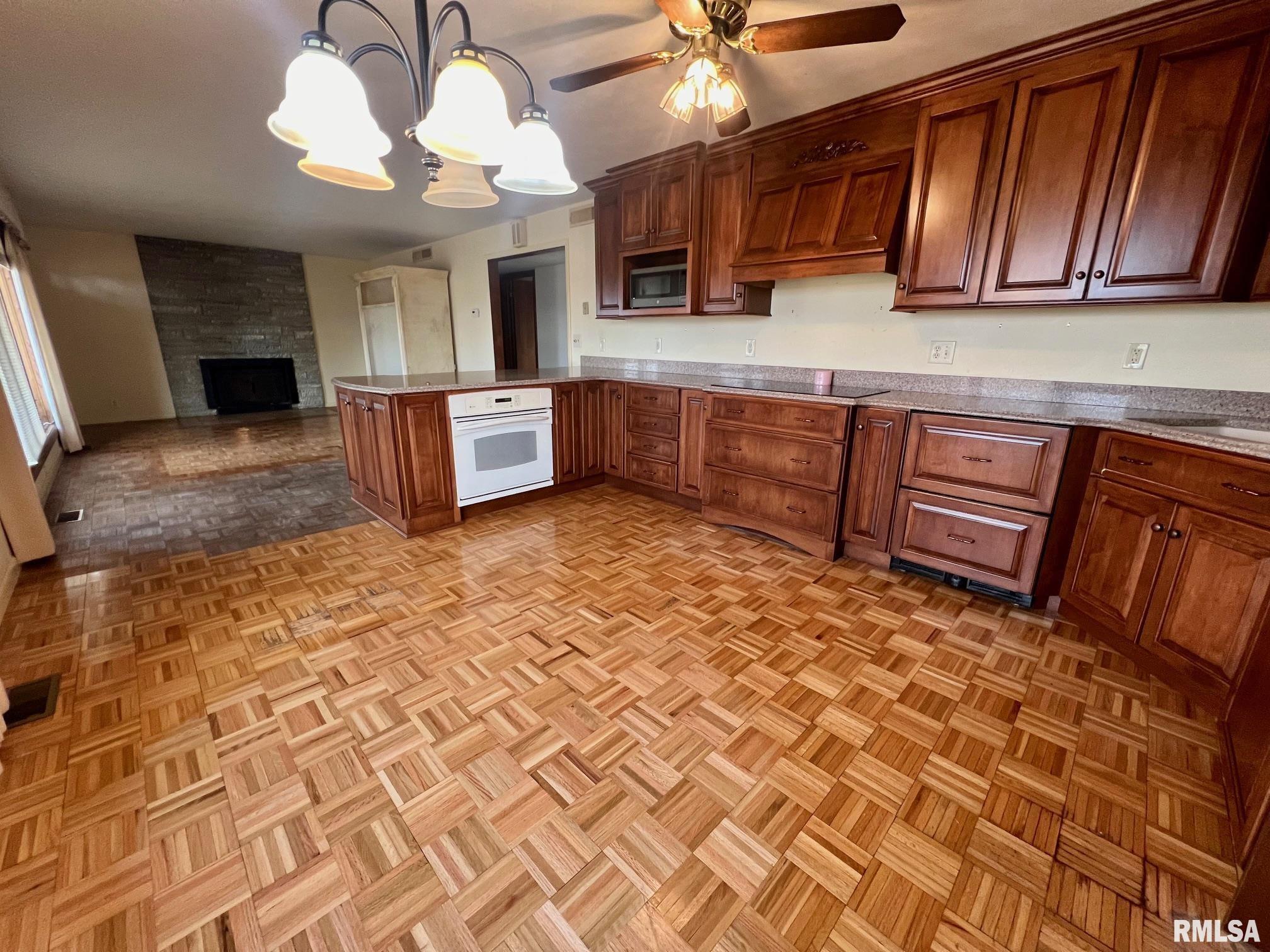 13774 East County Line Road Oakford, IL 62673 - Photo 3 of 32 Gallery Image 3