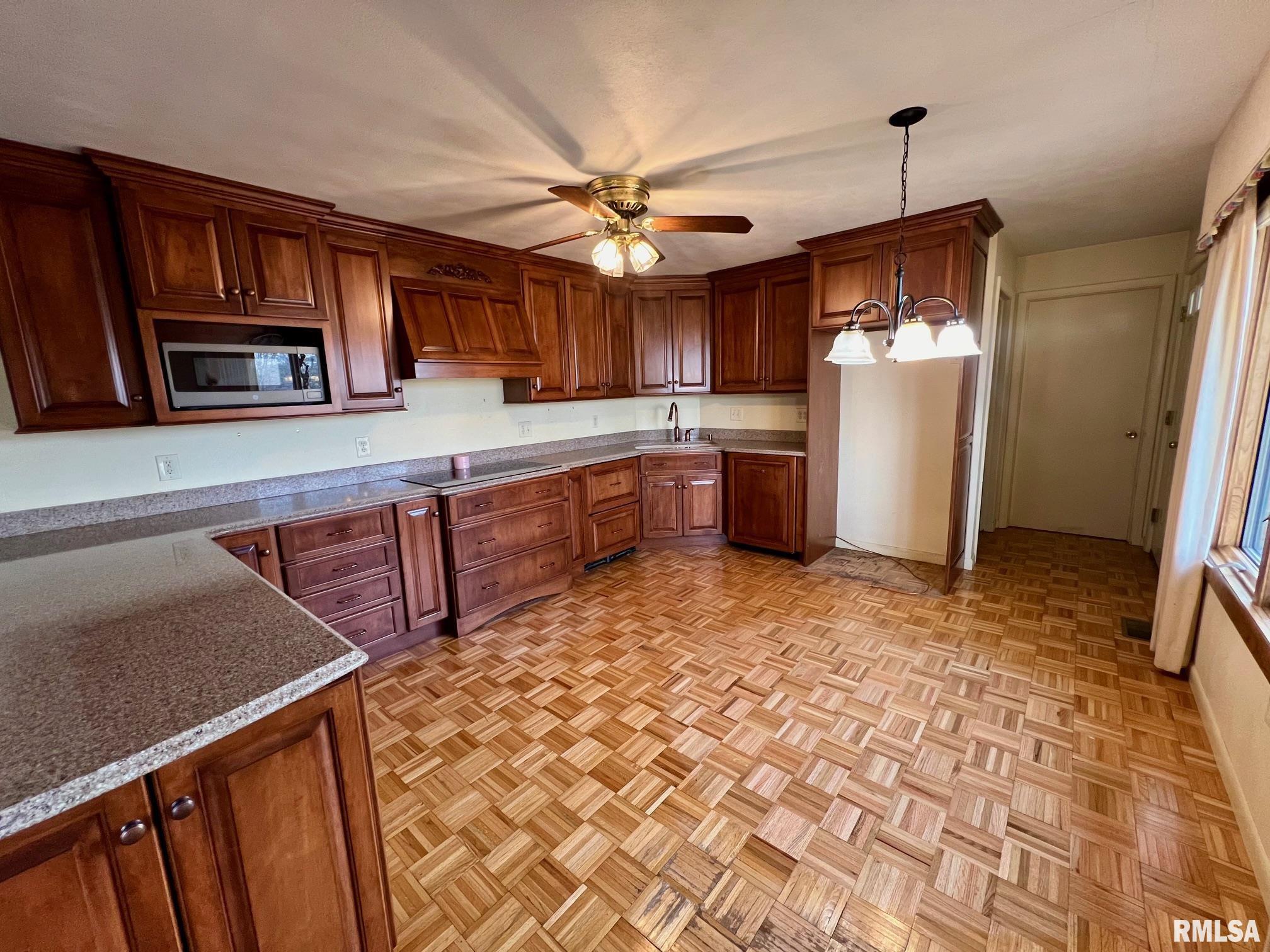 13774 East County Line Road Oakford, IL 62673 - Photo 4 of 32 Gallery Image 4