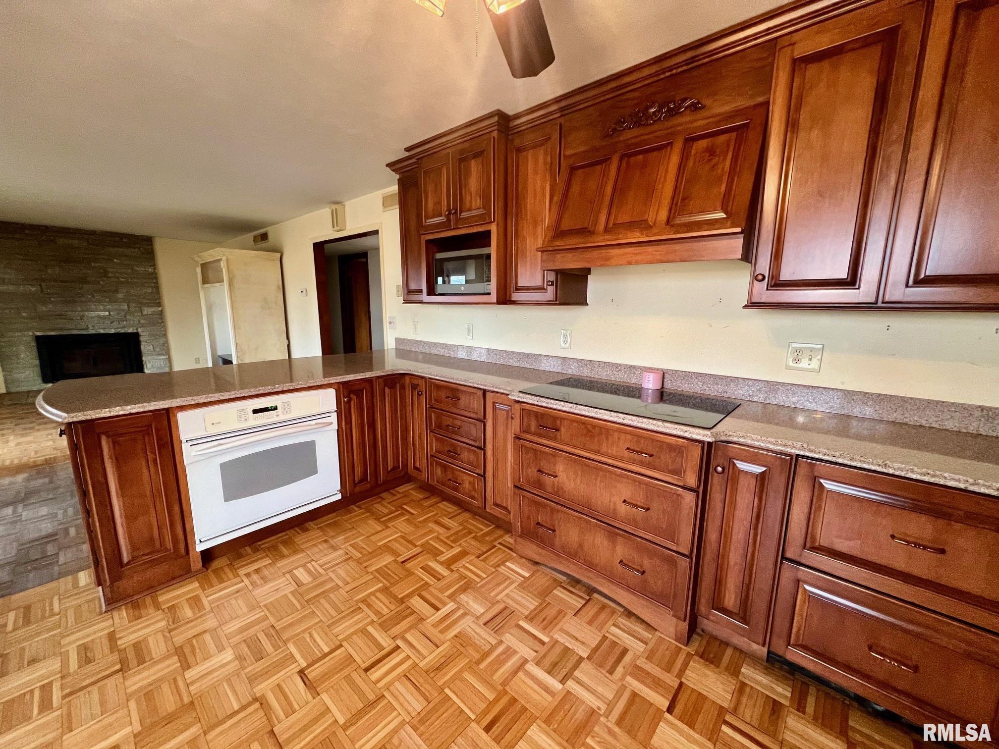 13774 East County Line Road Oakford, IL 62673 - Photo 6 of 32 Gallery Image 6