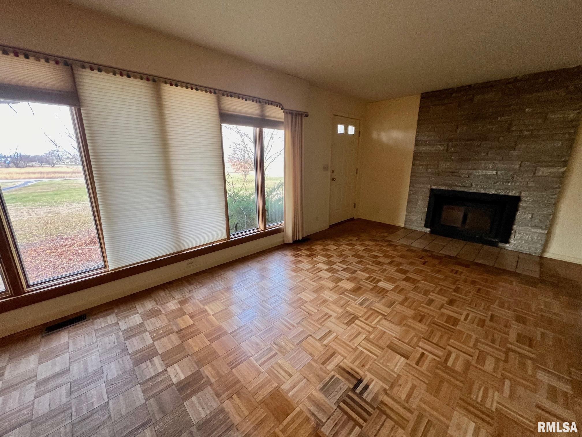 13774 East County Line Road Oakford, IL 62673 - Photo 9 of 32 Gallery Image 9