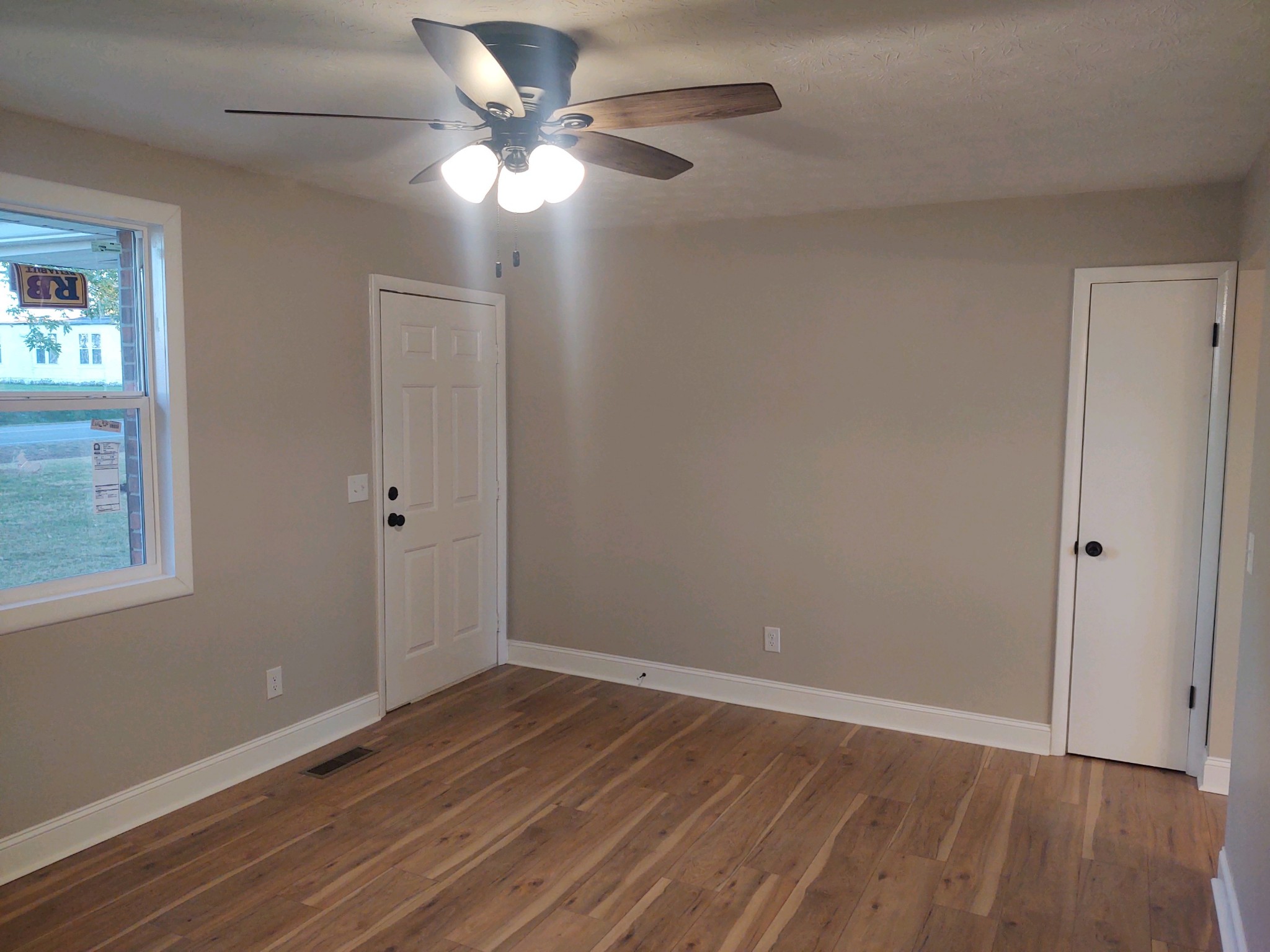 854 Jackson Road Portland, TN 37148 - Photo 5 of 11 a view of an empty room with wooden floor