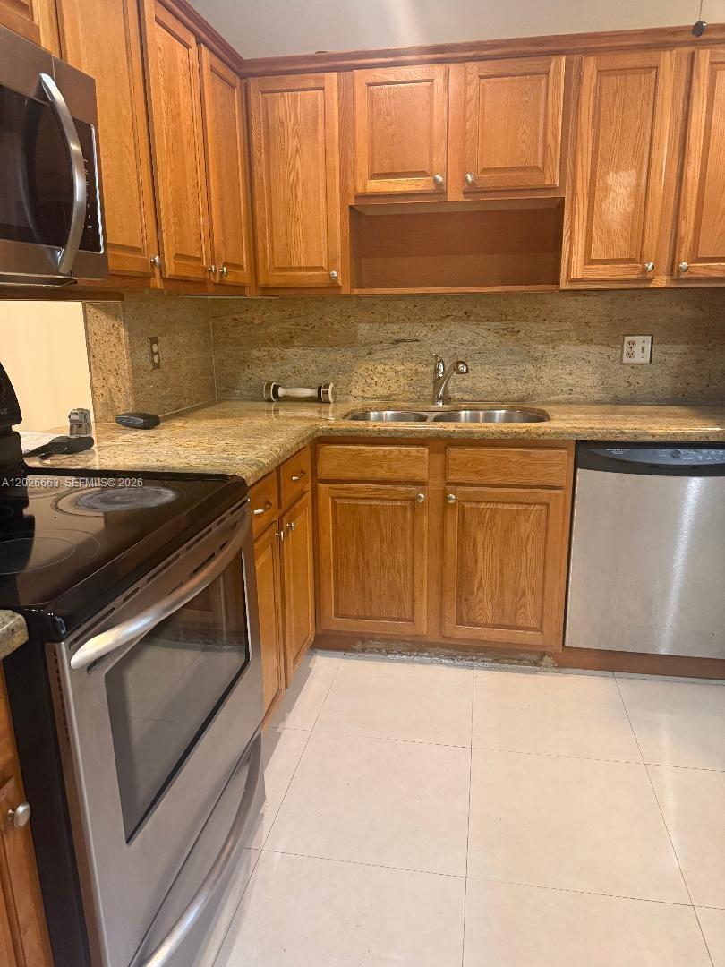 100 Ashbury Road, Unit 104 Hollywood, FL 33024 - Photo 4 of 17