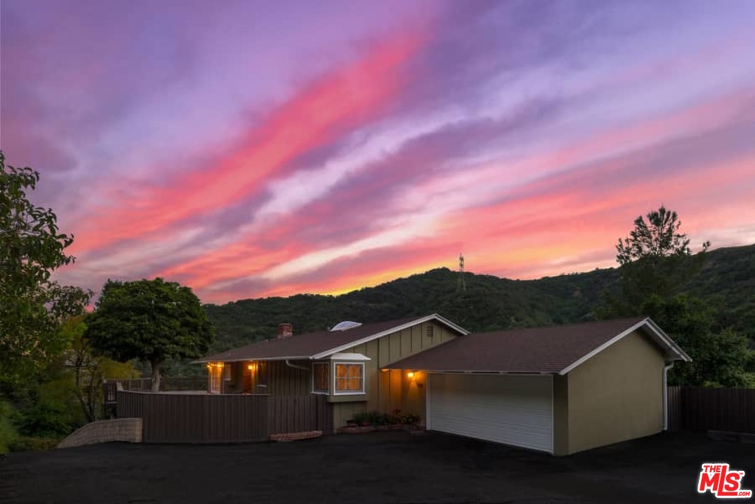 3916 Mandeville Canyon Road Los Angeles, CA 90049 - Photo 2 of 42