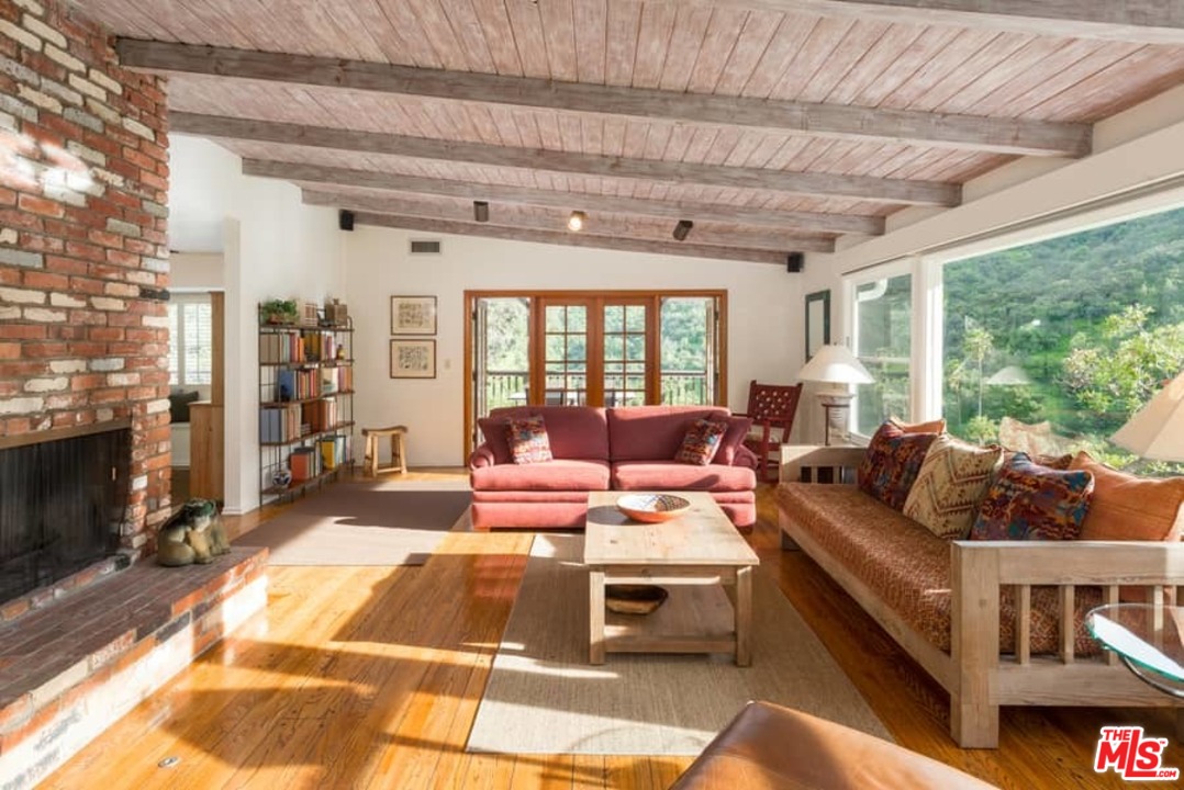 3916 Mandeville Canyon Road Los Angeles, CA 90049 - Photo 12 of 42