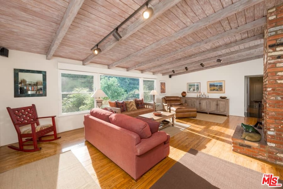 3916 Mandeville Canyon Road Los Angeles, CA 90049 - Photo 13 of 42