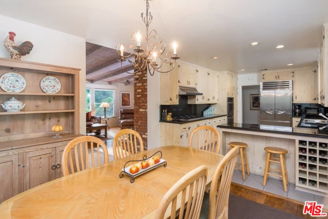 3916 Mandeville Canyon Road Los Angeles, CA 90049 - Photo 17 of 42