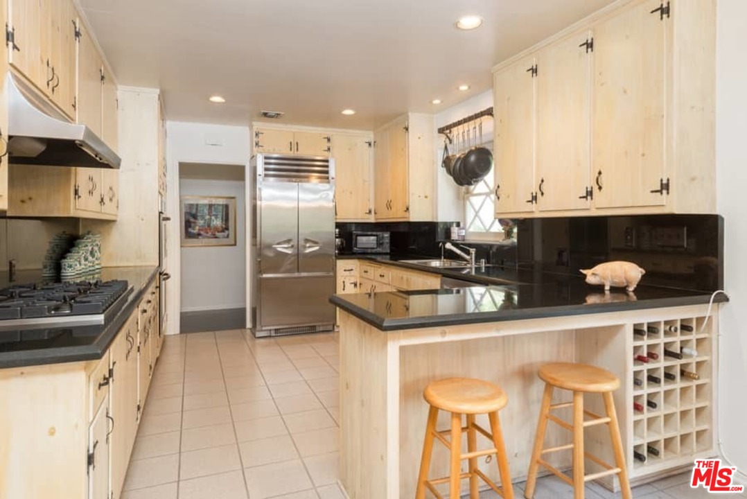 3916 Mandeville Canyon Road Los Angeles, CA 90049 - Photo 18 of 42