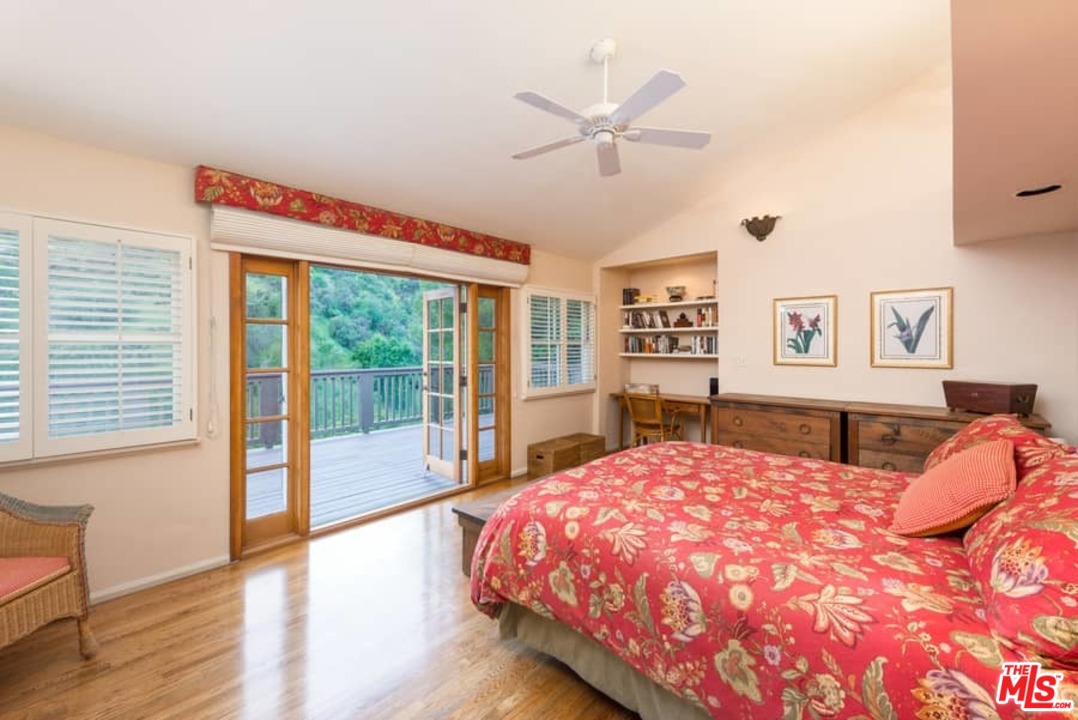 3916 Mandeville Canyon Road Los Angeles, CA 90049 - Photo 22 of 42