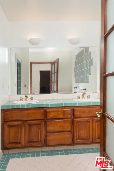 3916 Mandeville Canyon Road Los Angeles, CA 90049 - Photo 27 of 42