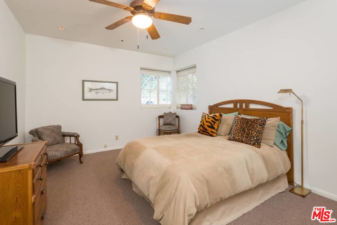 3916 Mandeville Canyon Road Los Angeles, CA 90049 - Photo 30 of 42