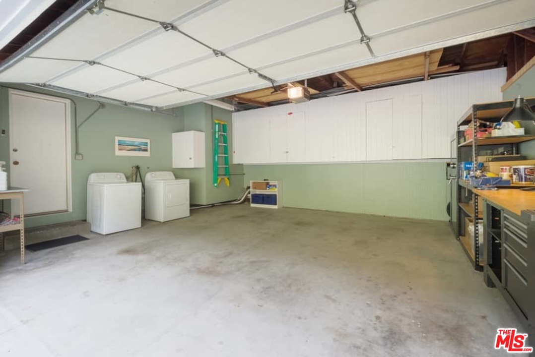 3916 Mandeville Canyon Road Los Angeles, CA 90049 - Photo 33 of 42