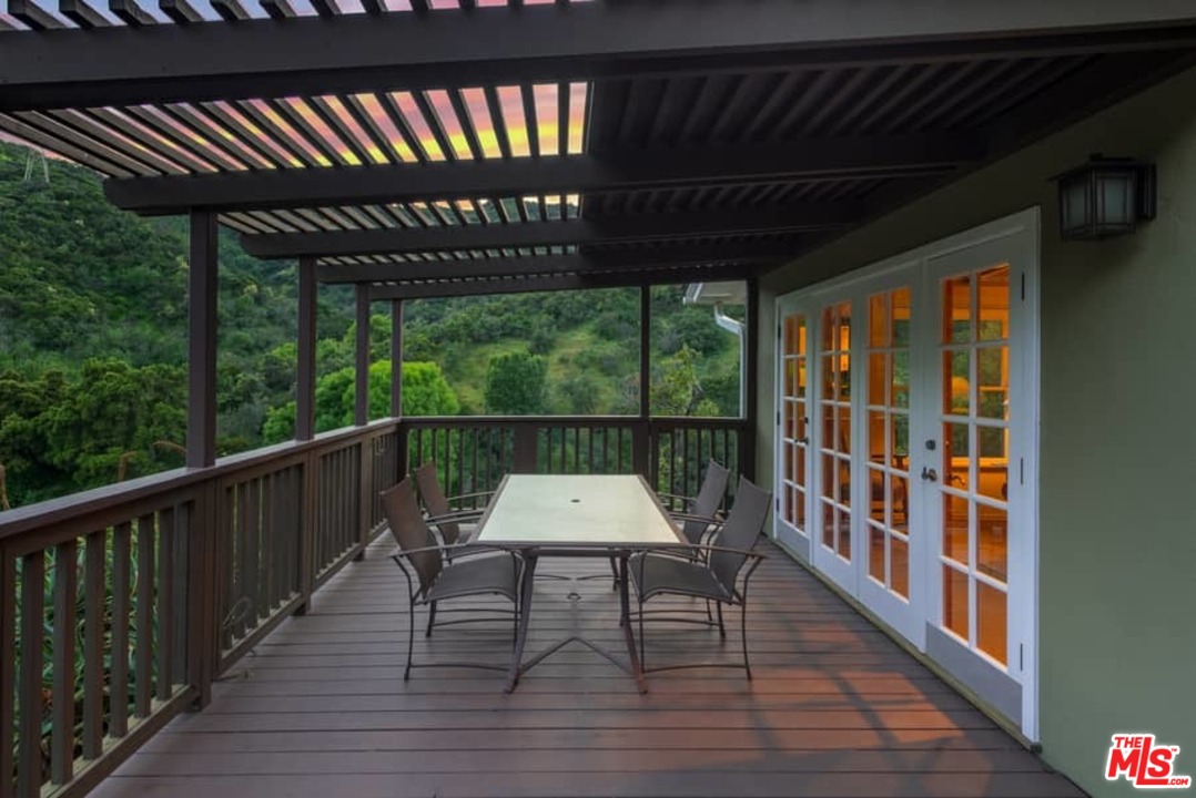 3916 Mandeville Canyon Road Los Angeles, CA 90049 - Photo 35 of 42