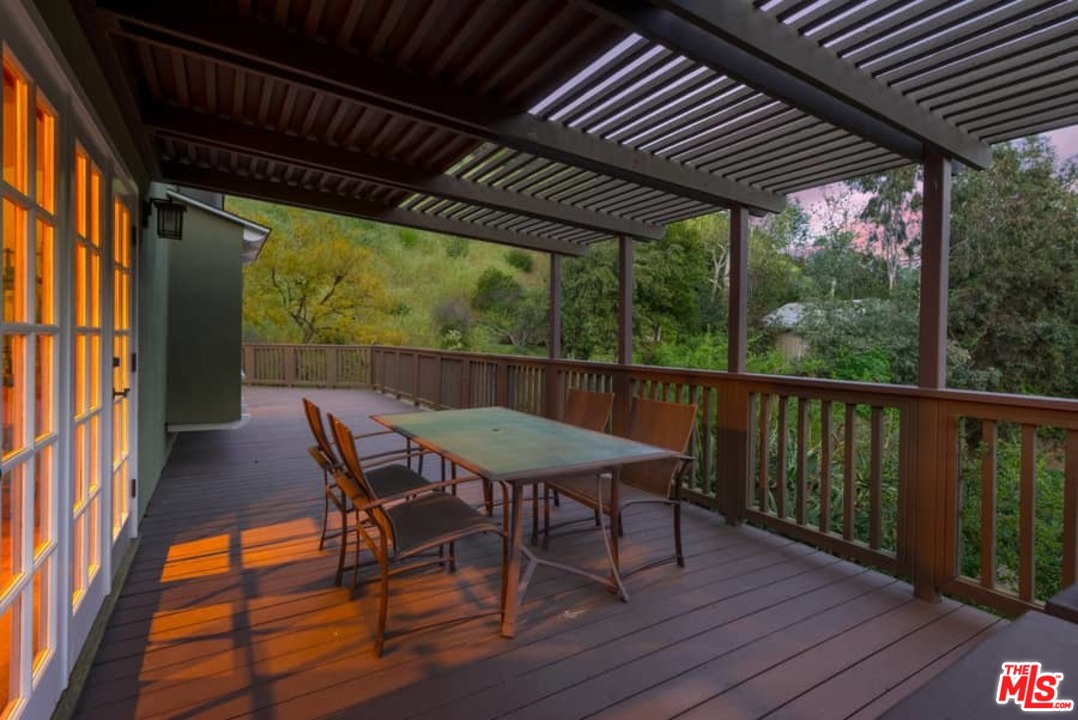 3916 Mandeville Canyon Road Los Angeles, CA 90049 - Photo 36 of 42