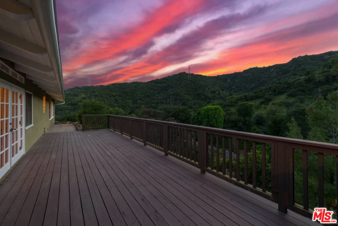 3916 Mandeville Canyon Road Los Angeles, CA 90049 - Photo 38 of 42