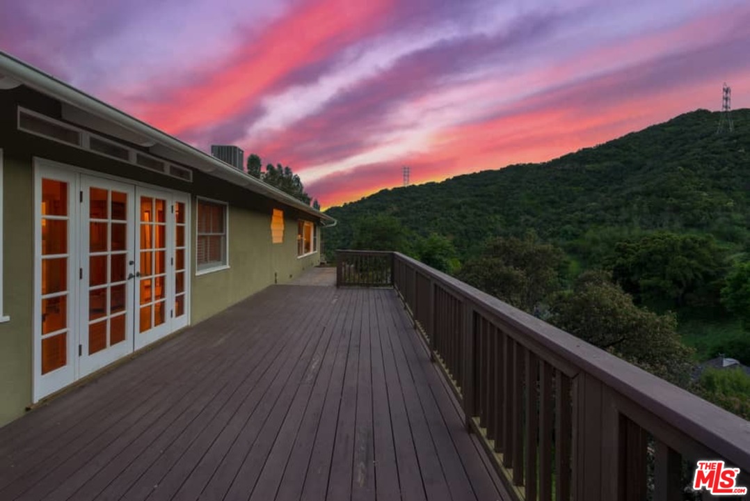 3916 Mandeville Canyon Road Los Angeles, CA 90049 - Photo 39 of 42