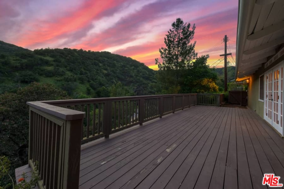 3916 Mandeville Canyon Road Los Angeles, CA 90049 - Photo 40 of 42