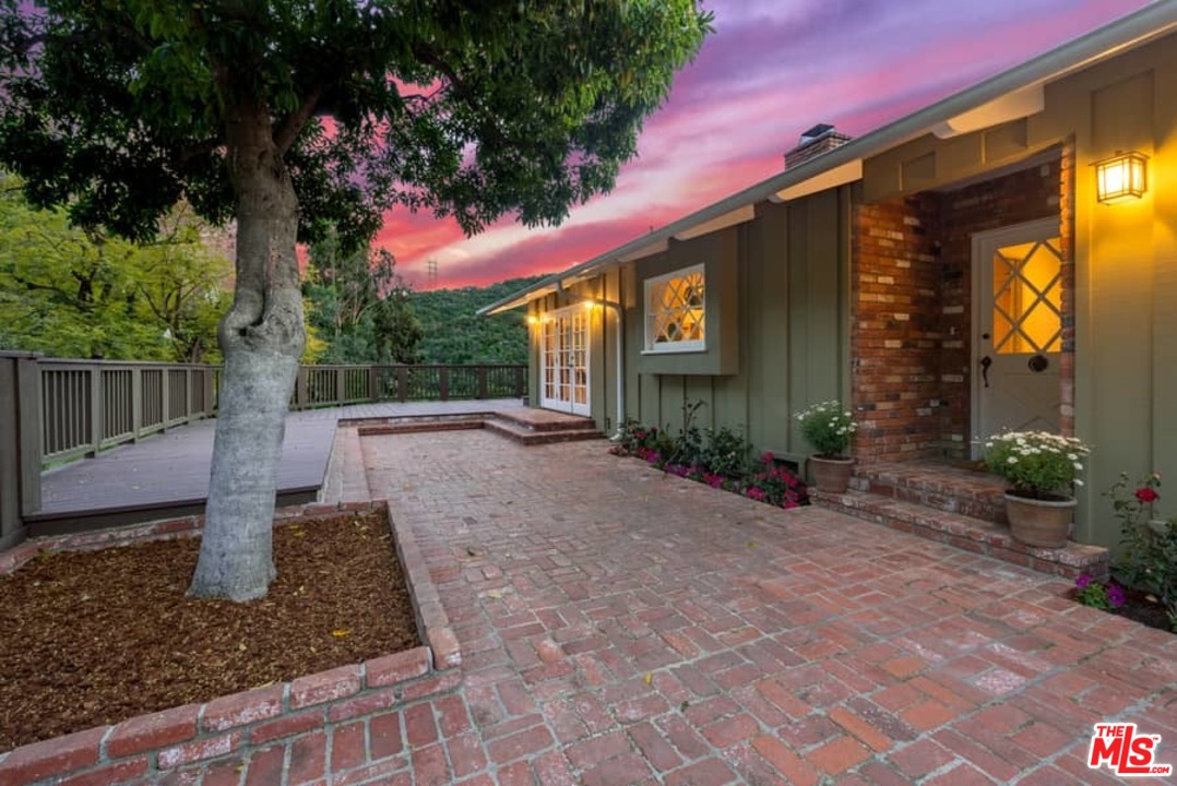 3916 Mandeville Canyon Road Los Angeles, CA 90049 - Photo 6 of 42