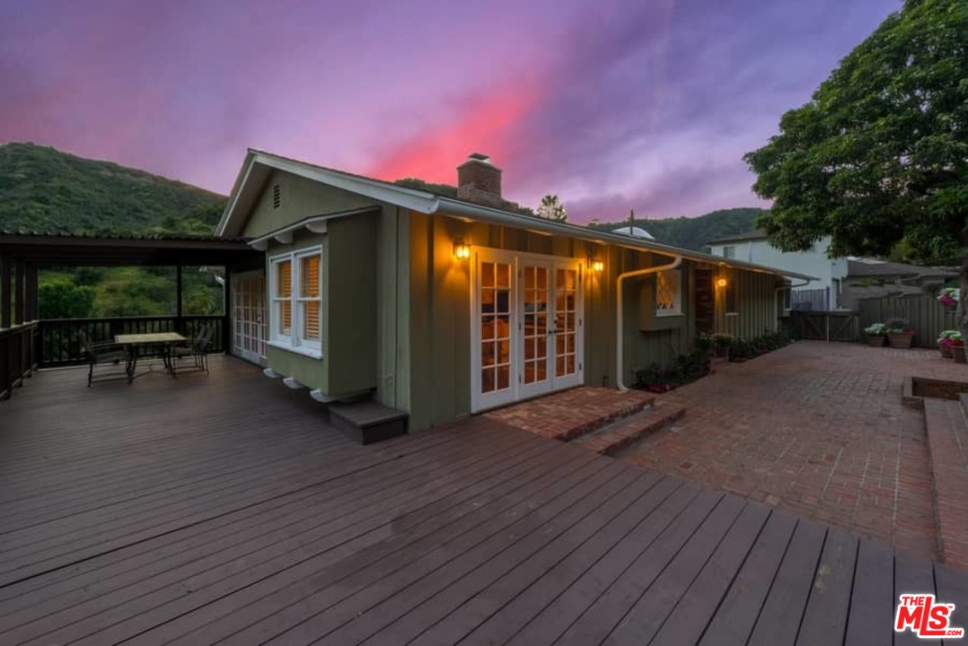 3916 Mandeville Canyon Road Los Angeles, CA 90049 - Photo 7 of 42