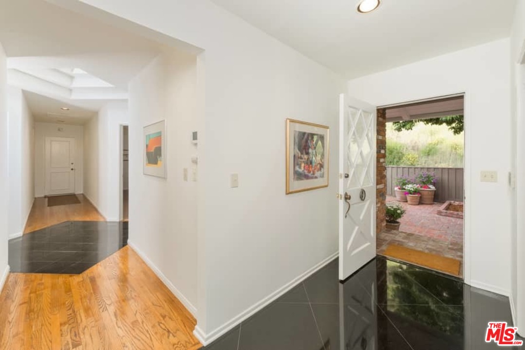 3916 Mandeville Canyon Road Los Angeles, CA 90049 - Photo 10 of 42