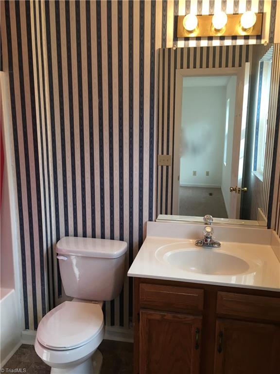 359 Robbins Road Winston-Salem, NC 27107 - Photo 4 of 8 Gallery Image 4