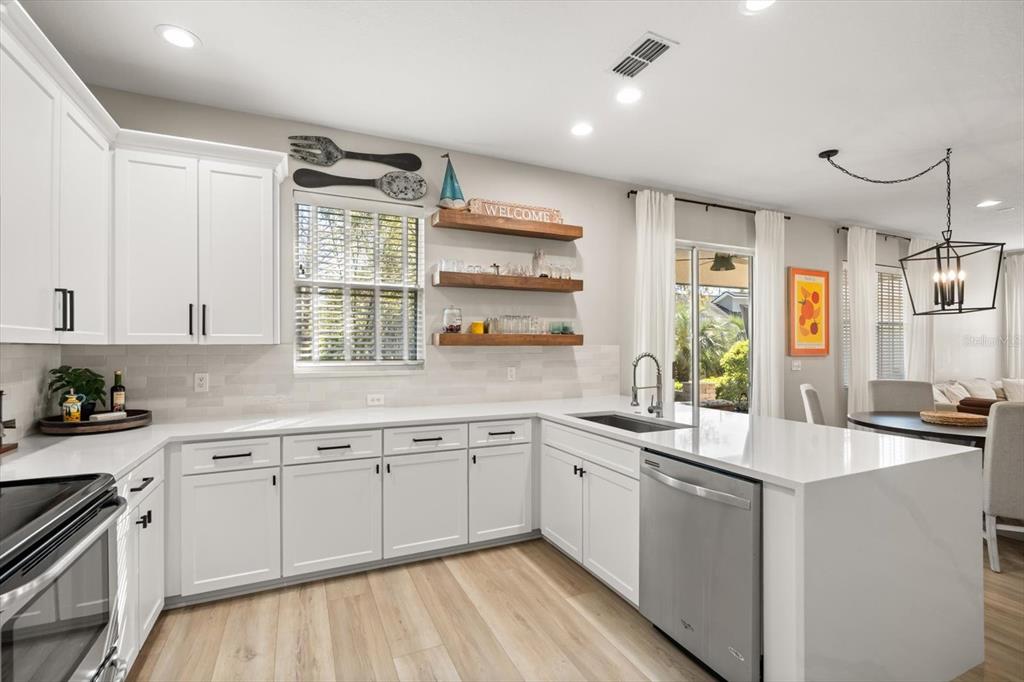 1889 Lakelet Loop Oviedo, FL 32765 - Photo 7 of 37