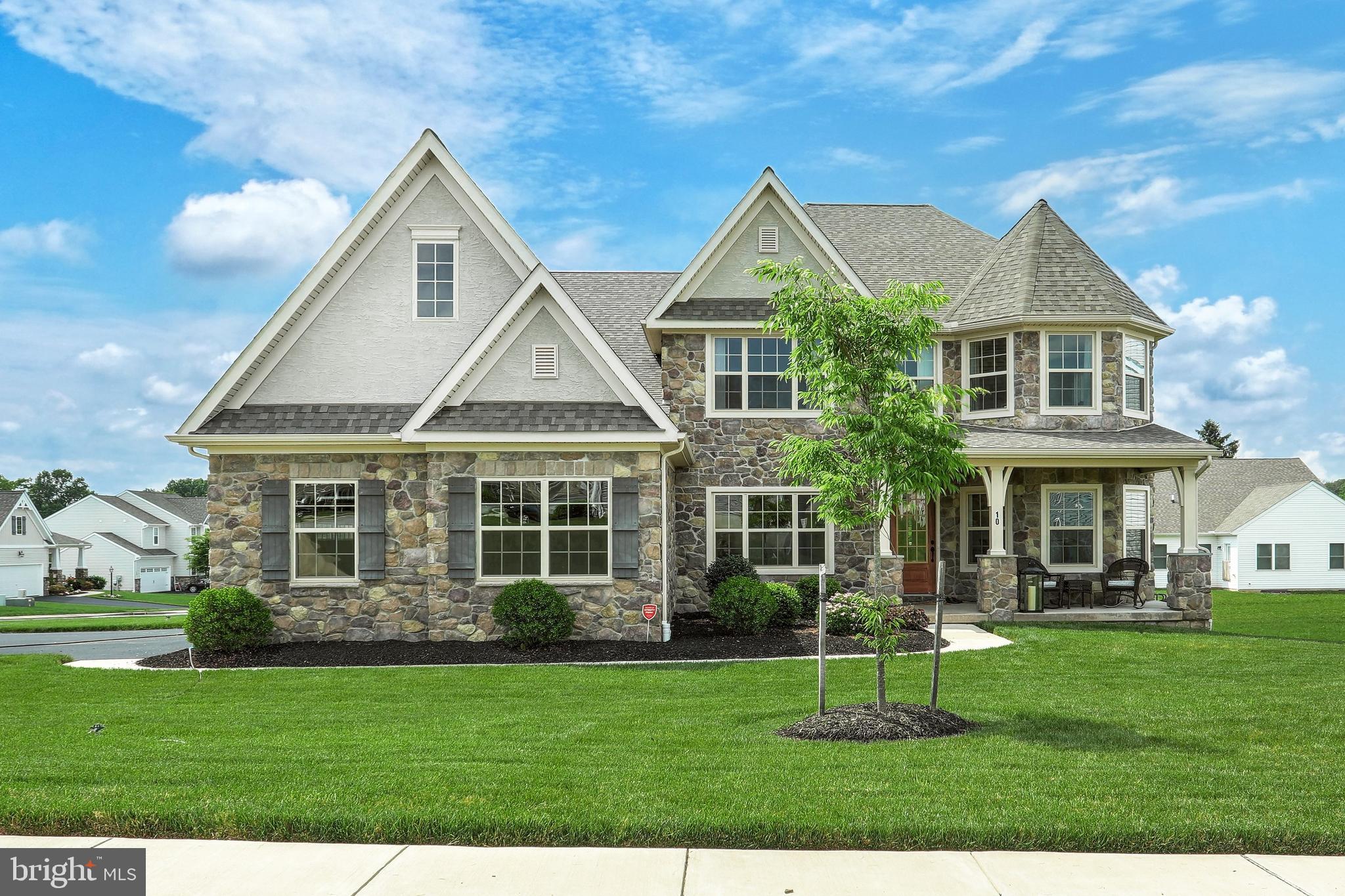 10 Village Road Manchester, PA 17345 - Photo 1 of 57 Gallery Image 1