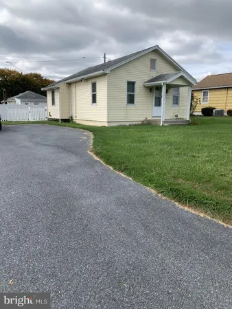 $1,250 | 1232 Railroad Road, Dauberville, PA 19533