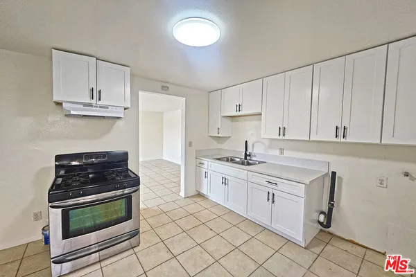 $2,300 | 1214 East 82nd Street, Los Angeles, CA 90001