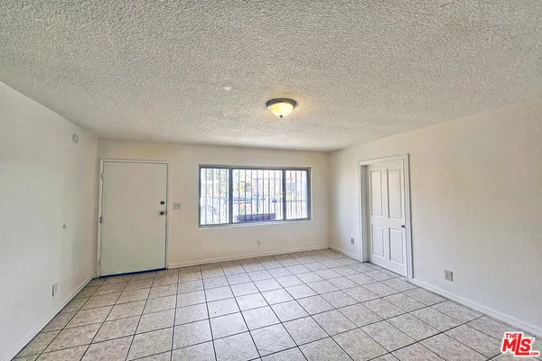 $2,300 | 1214 East 82nd Street, Los Angeles, CA 90001