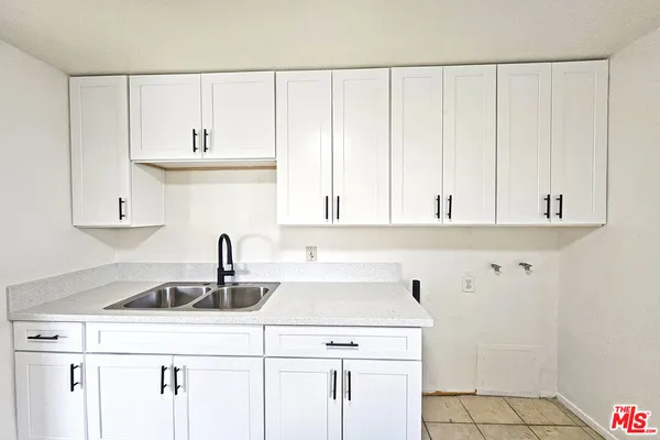 $2,300 | 1214 East 82nd Street, Los Angeles, CA 90001