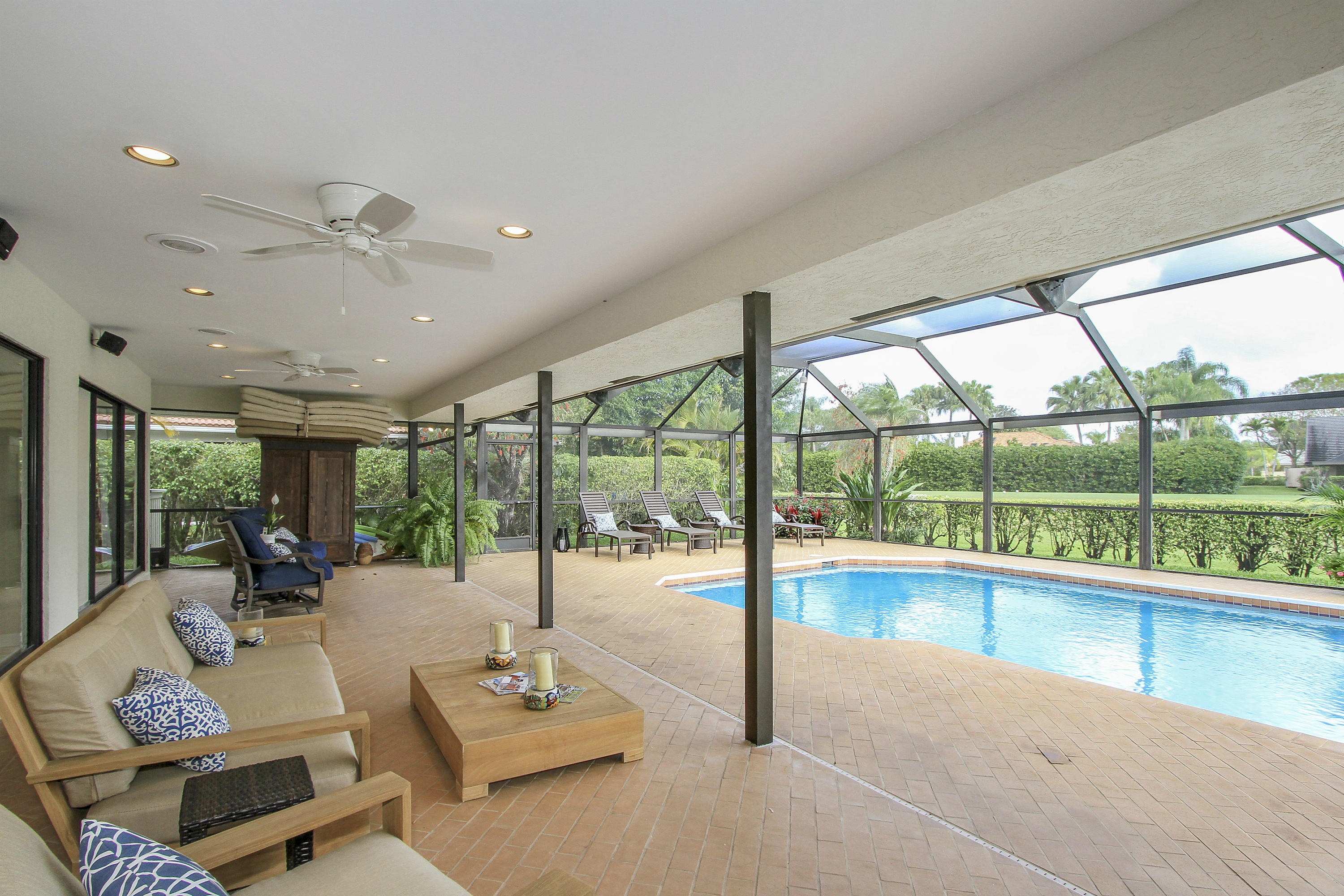 25 Rabbits Run Palm Beach Gardens, FL 33418 - Photo 4 of 22 Large Screened Lanai