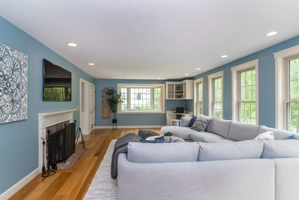 11 Kimball Road Hopkinton, MA 01748 - Photo 3 of 20 Gallery Image 3