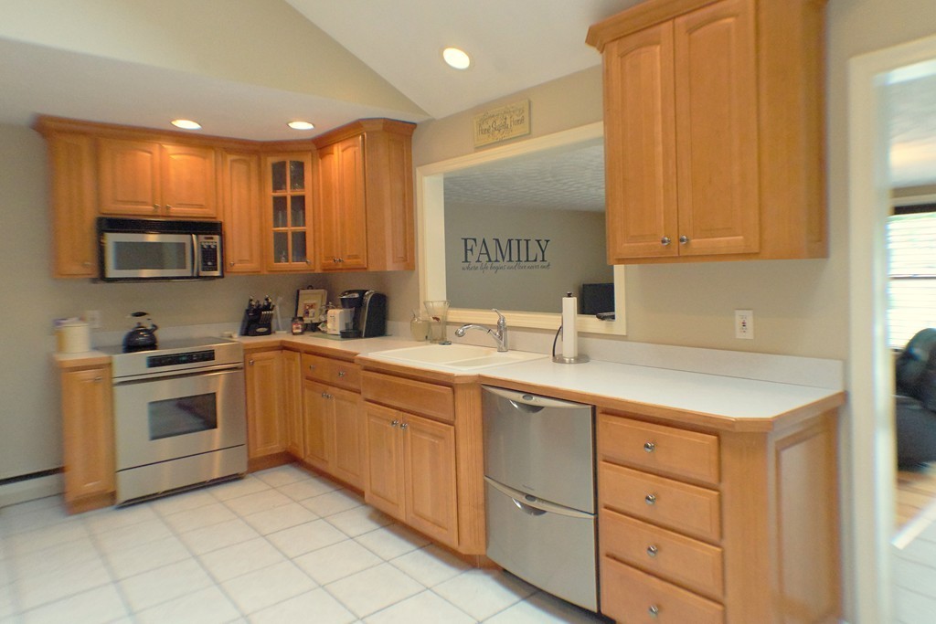31 St James Road Shrewsbury, MA 01545 - Photo 5 of 22 Gallery Image 5
