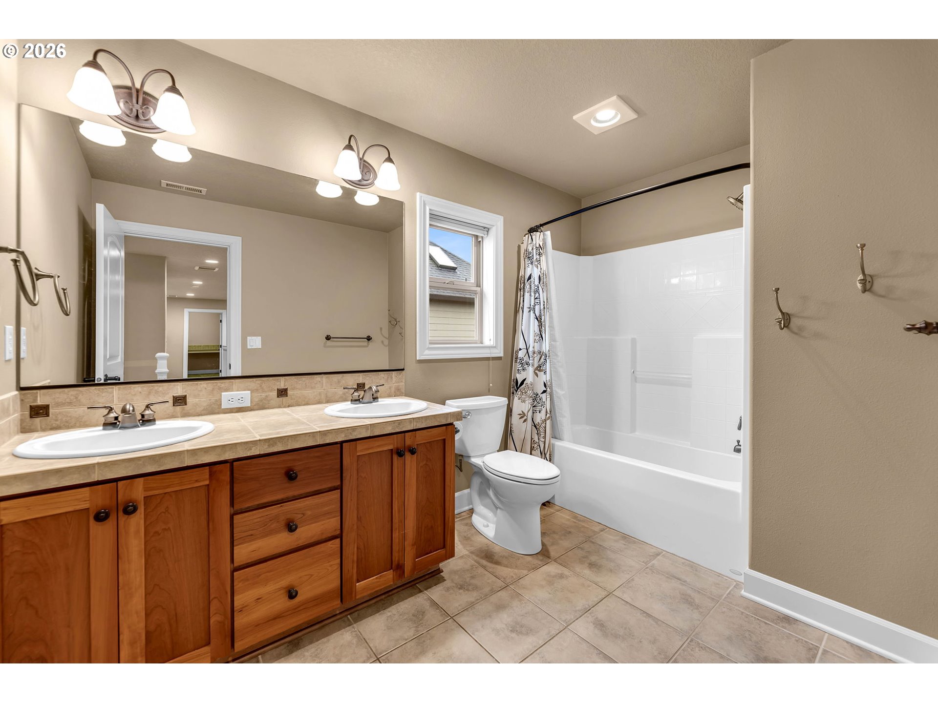 2803 Northeast 173rd Street Ridgefield, WA 98642 - Photo 38 of 48 Bathroom