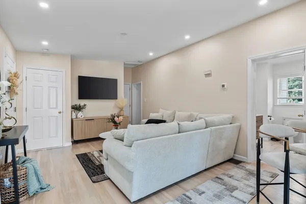 $2,400 | 124 Washington Street, Unit A, Woburn, MA 01801
