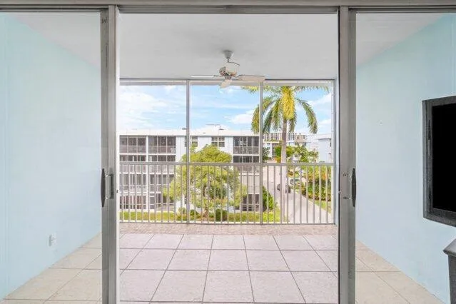 $219,000 | 2016 South Federal Highway, Unit E408, Boynton Beach, FL 33435