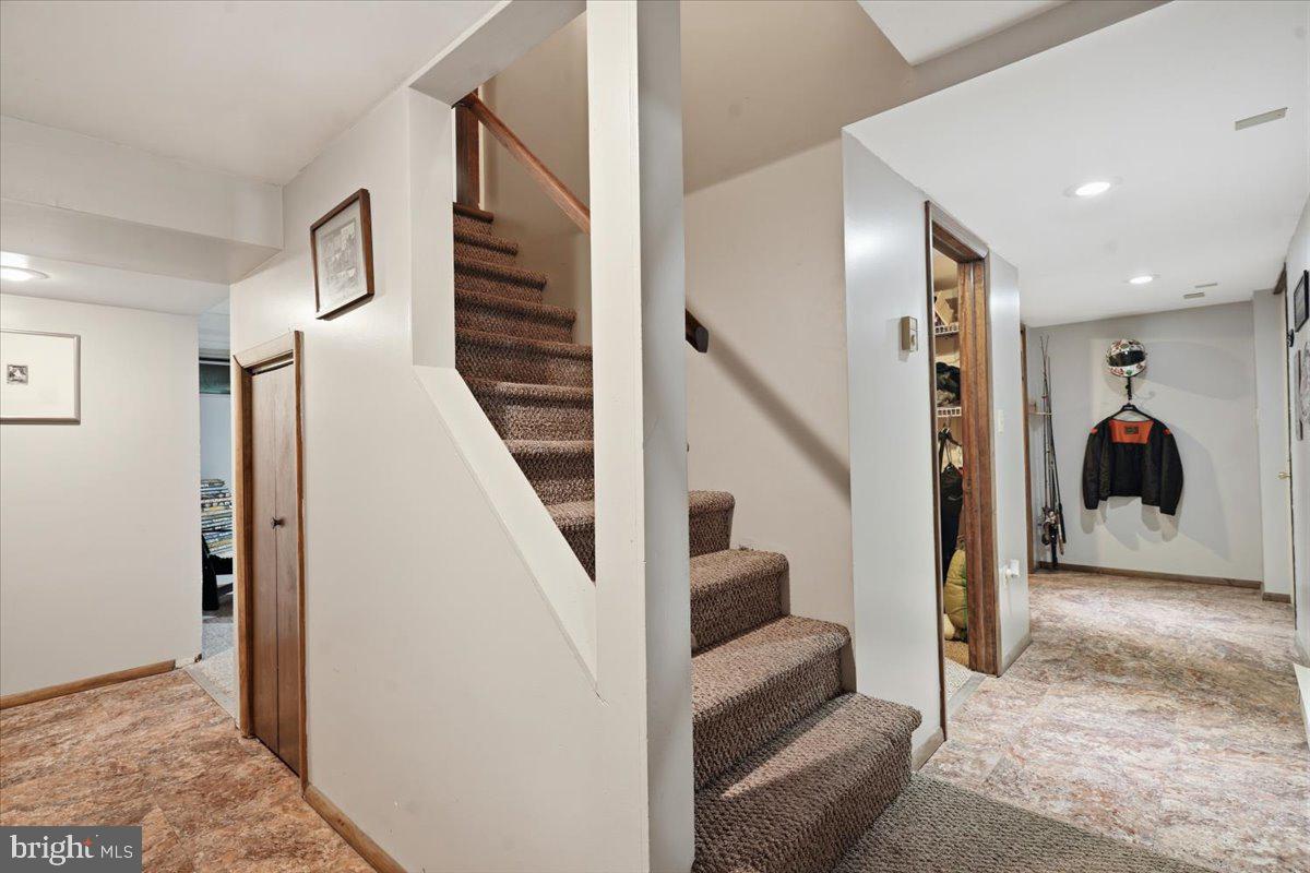 177 Jay Effort, PA 18330 - Photo 29 of 47 Inviting entryway with cozy staircase.