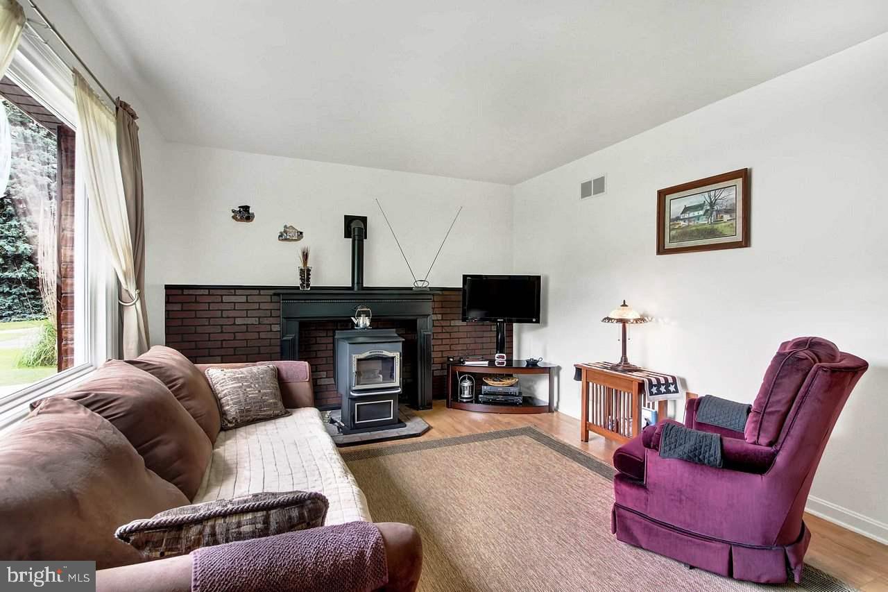 2370 Grandview Road Hanover, PA 17331 - Photo 4 of 36