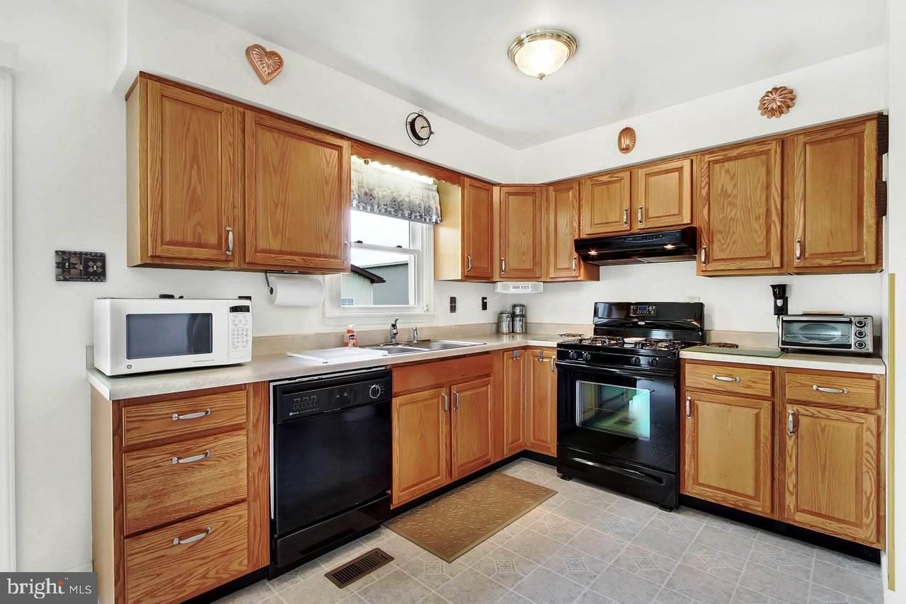 2370 Grandview Road Hanover, PA 17331 - Photo 8 of 36
