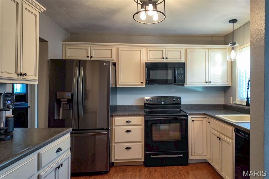 2 Fieldcrest Drive Collinsville, IL 62234 - Photo 9 of 21