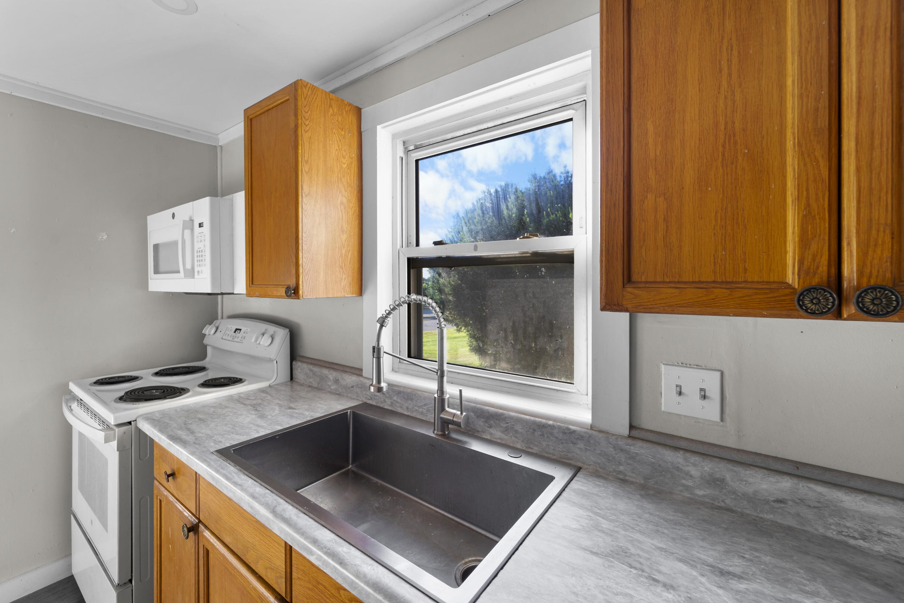 89 Brunswick Street Old Town, ME 04468 - Photo 4 of 26 DSC00708