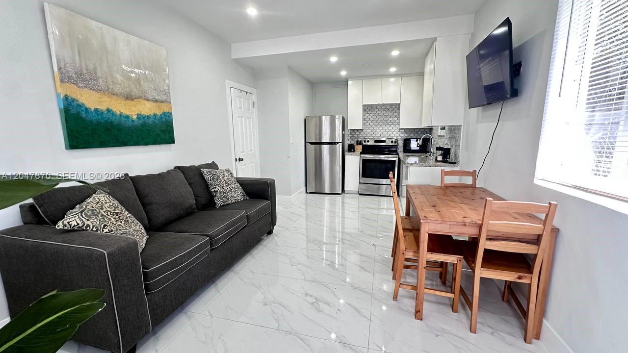 320 Southwest 29th Road, Unit COTTAGE Miami, FL 33129 - Photo 4 of 26