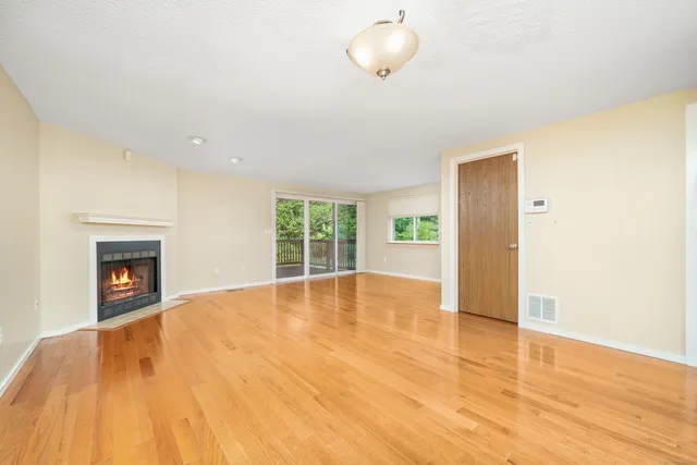 $332,000 | 25 Sun Ridge Lane, Unit 25, Cromwell, CT 06416