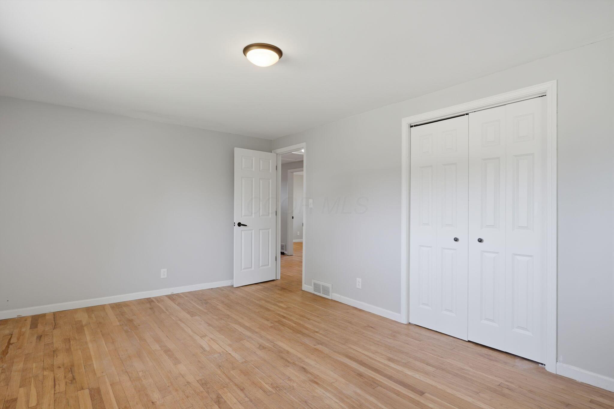 2547 McCutcheon Road Columbus, OH 43219 - Photo 28 of 55 up bedroom