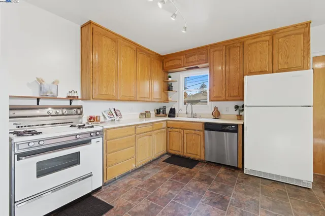 $838,988 | 3937 Bayo Street, Oakland, CA 94619