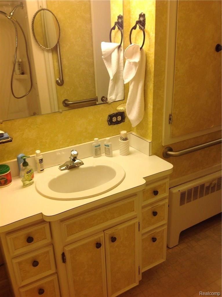 895 East Square Lake Road Troy, MI 48085 - Photo 14 of 21 image.jpg