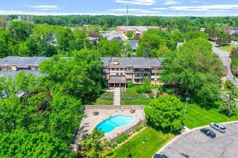 $330,000 | 205 Barry Avenue South, Unit 117, Wayzata, MN 55391