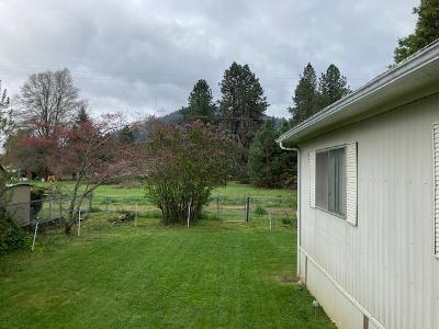 315 West Evans Creek Road, Unit 13 Rogue River, OR 97537 - Photo 3 of 14 315 W Evans Creek #13 - Pic 12