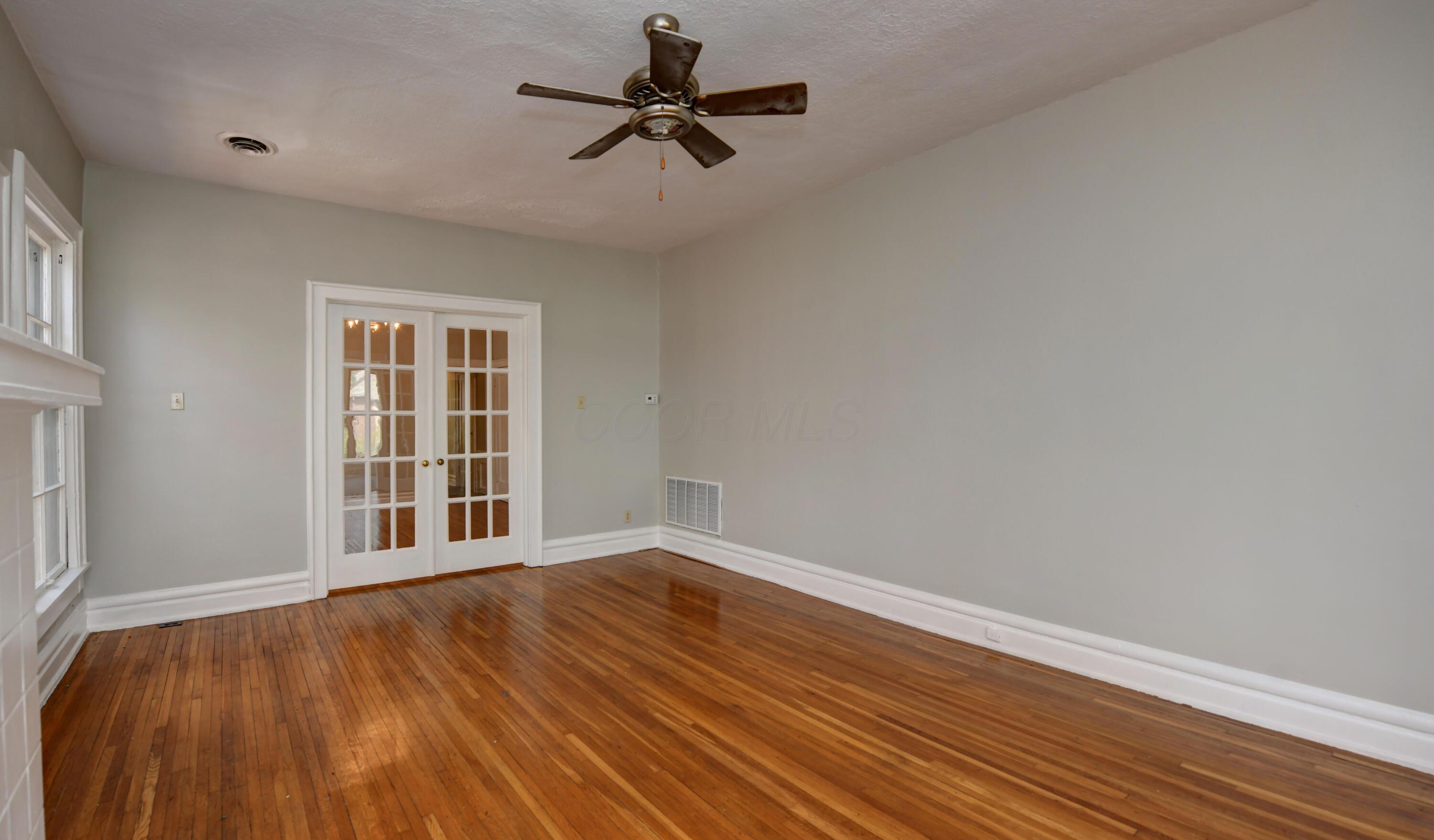 1427 1/2 Bryden Road Columbus, OH 43205 - Photo 8 of 24 Living Room (3)