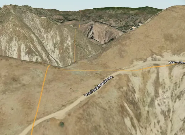 a view of a dry yard